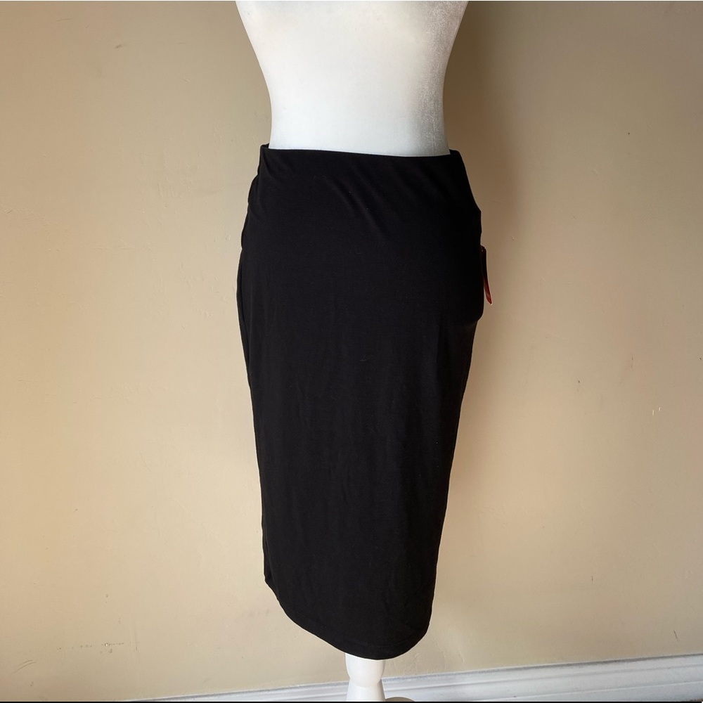 Forever 21 classic knee-length skirt